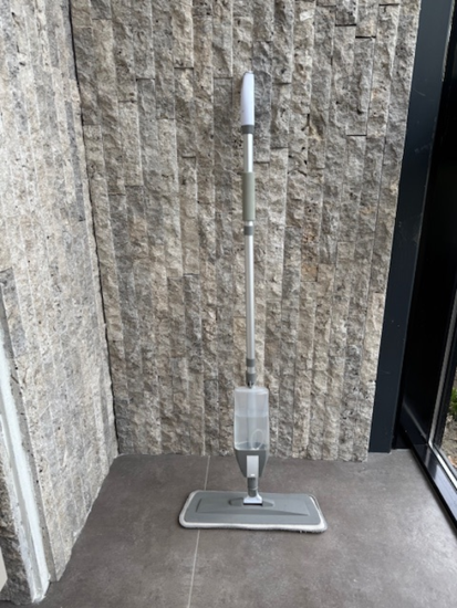 Spraymop met waterreservoir